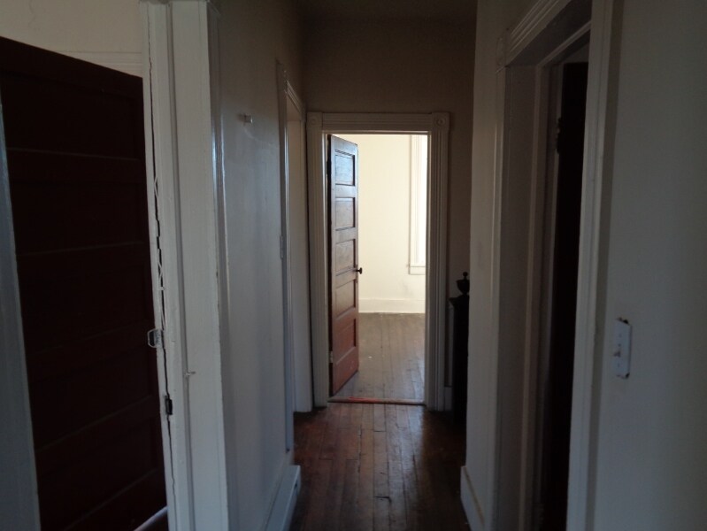 Building Photo - 1021 Melville St