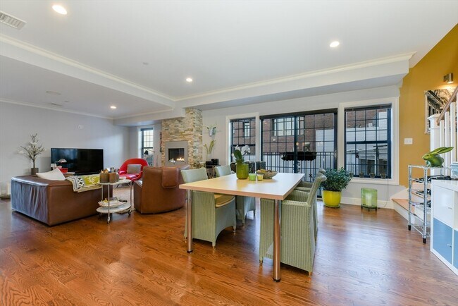 Building Photo - 350 W Broadway