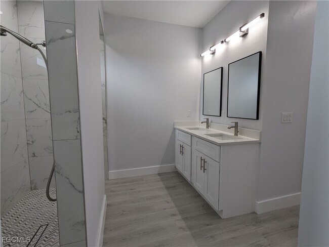 Building Photo - 3027 SW 16th Pl