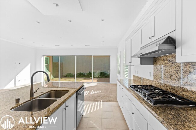 Building Photo - Gorgeous 3 bedroom 2.5 bath home in the newly constructed association of Eastwood Village!