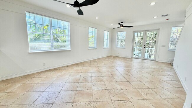 Building Photo - 810 3rd Ave N
