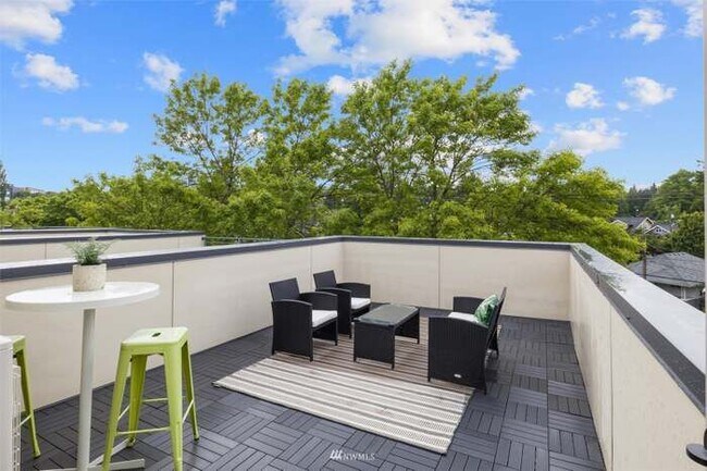 Building Photo - 4758 Green Lake Way N