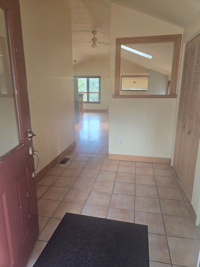 Building Photo - 229 Crestwood Ct