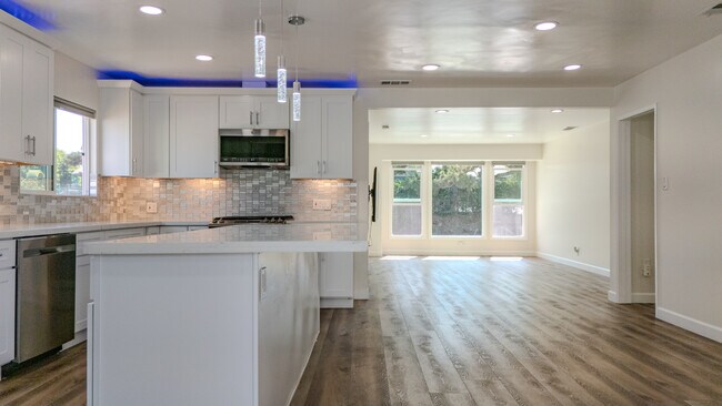 Building Photo - 1509 N Meadows Ave
