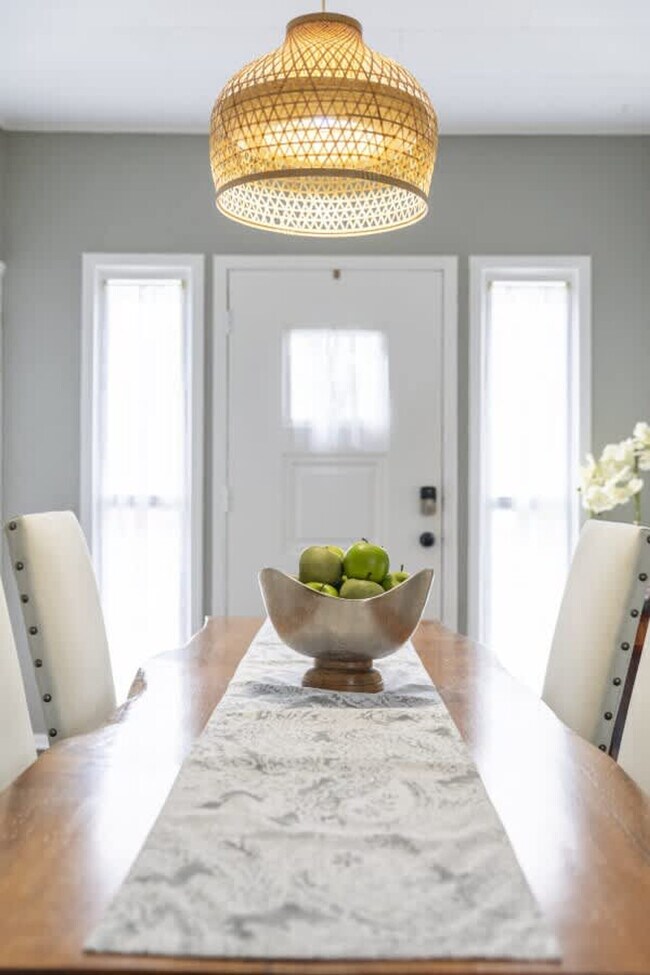 Building Photo - 3175 Rocky River Dr