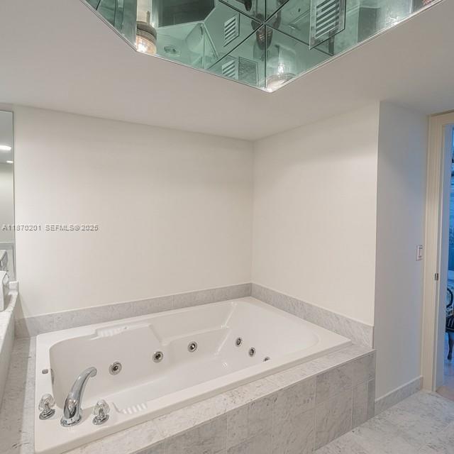 Building Photo - 16445 Collins Ave