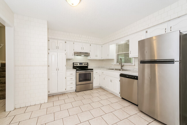 Building Photo - Spacious 4-Bedroom Home
