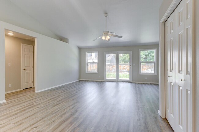 Building Photo - Remodeled near Boise River _ Pet Friendly!!