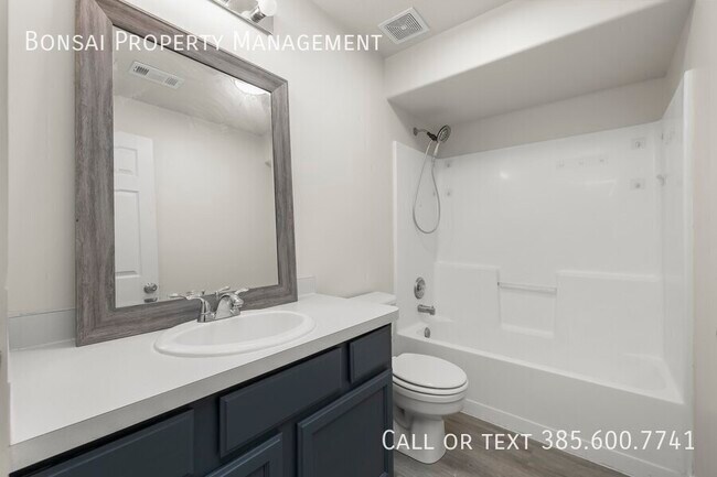 Building Photo - 8096 N Ridge Loop E