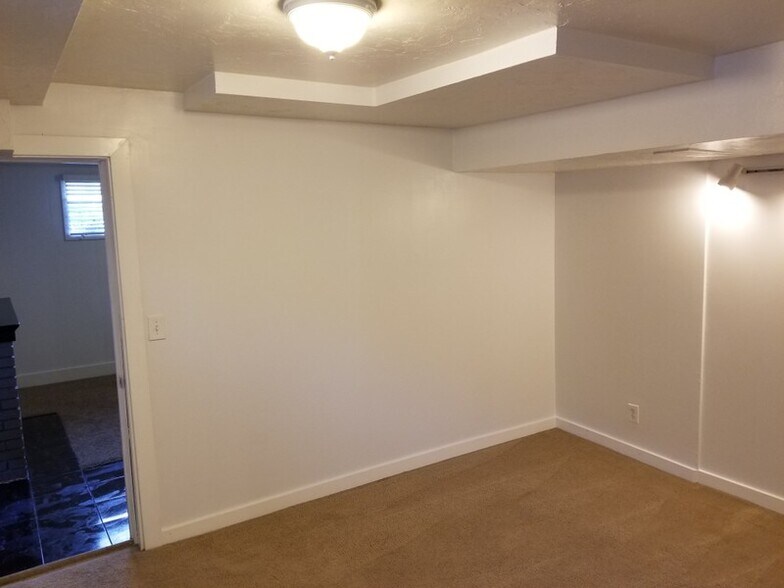 Building Photo - 1869 S 500 E