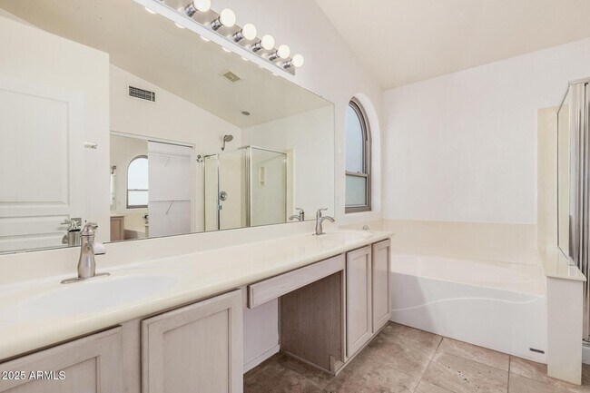 Building Photo - 3022 E Captain Dreyfus Ave