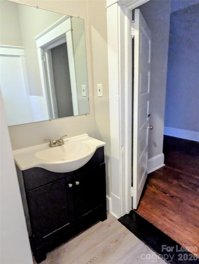 Building Photo - 936 W Front St