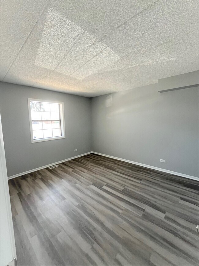 Building Photo - 1504 W Jefferson Ave