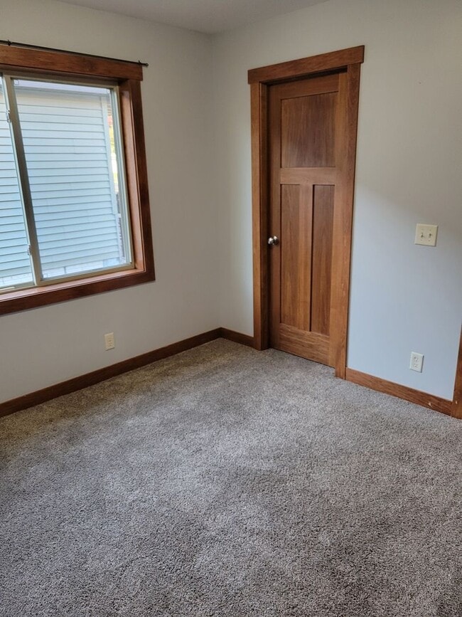 Building Photo - One Level Townhouse