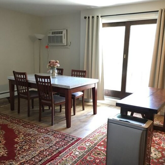 Building Photo - 1030 Bennington St