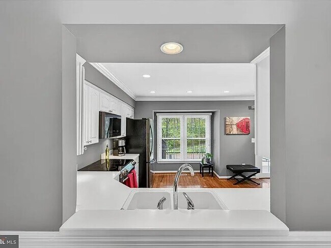 Building Photo - 14083 Betsy Ross Ln
