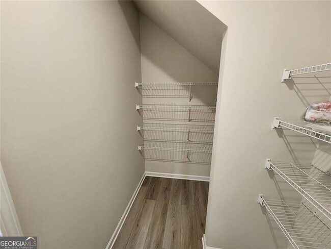 Building Photo - 235 Vly Oak Dr
