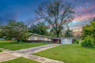 Building Photo - 695 Hargrove Ln