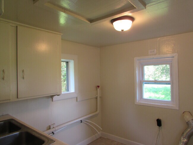Building Photo - Home in the Country with Laundry Connections!