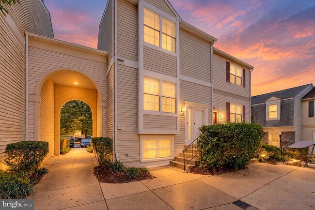 Building Photo - 10305 Bridgetown Pl