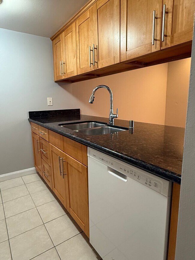 Building Photo - Spacious 2 Bedroom 1 Bath Condo with private patio and storage