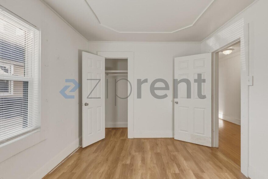 Building Photo - Unit Apt B