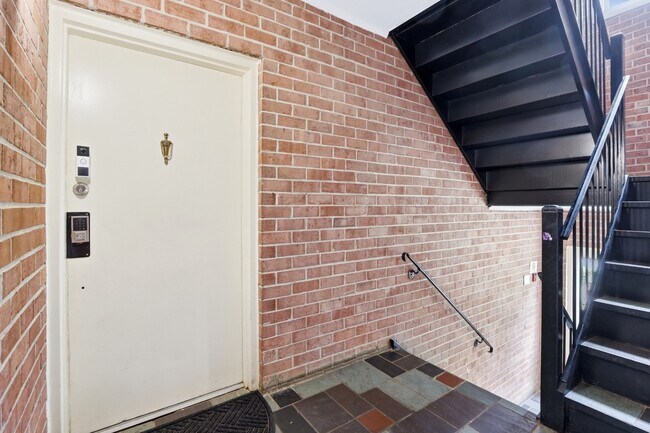 Building Photo - 742 Quince Orchard Blvd