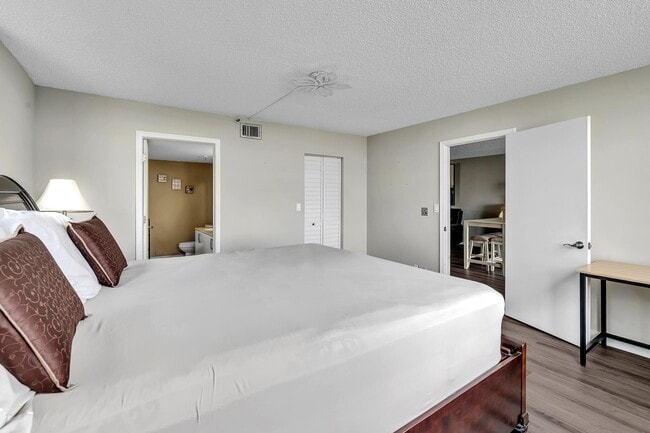 Building Photo - 14623 Bonaire Blvd