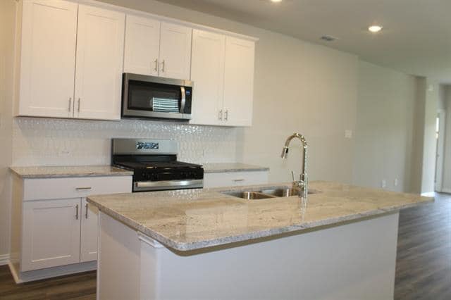 Building Photo - 505 Ezra Ln