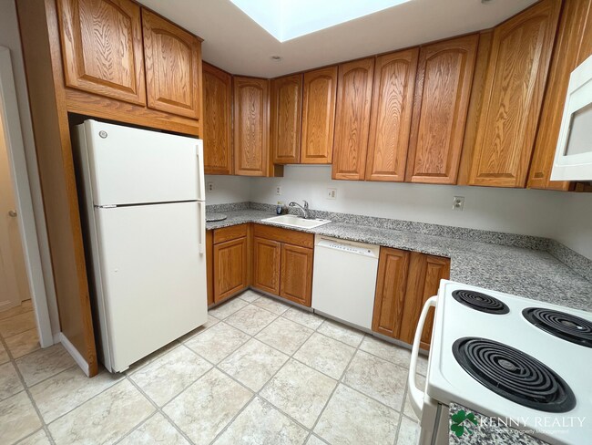 Building Photo - Three Bedroom Home with Lots of Common Area in Sunshine Gardens in SSF