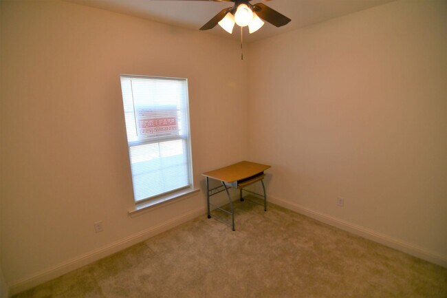 Building Photo - Trendy, 3 bedroom, 2 bath home in coveted Kenilworth Crossing Community near LSU