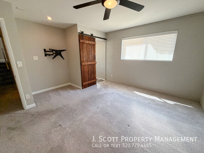 Building Photo - 3914 E Becker Ln