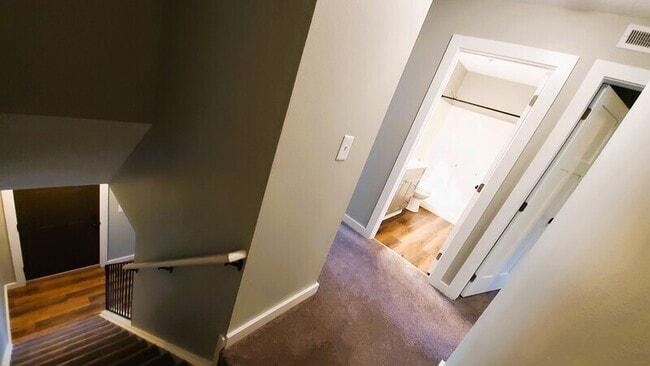 Building Photo - 422 N 18th Ave