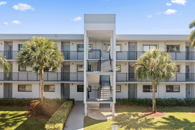 Building Photo - 15355 Lakes of Delray Blvd