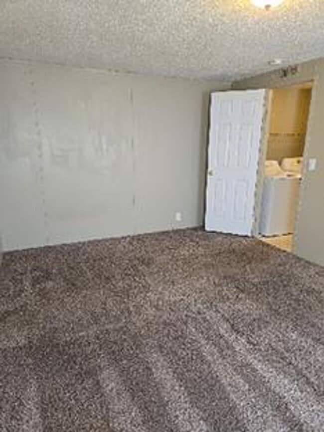Building Photo - STUDENTS WELCOME! Old Town Fort Collins 3 Bed 2 Bath Mobile Home - Great Location
