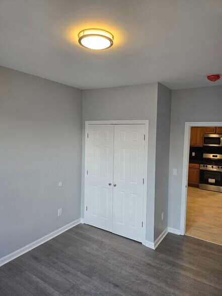 Building Photo - 136 Winfield Ave