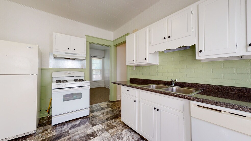 Lg eat in kitchen - 2505 Poplar St