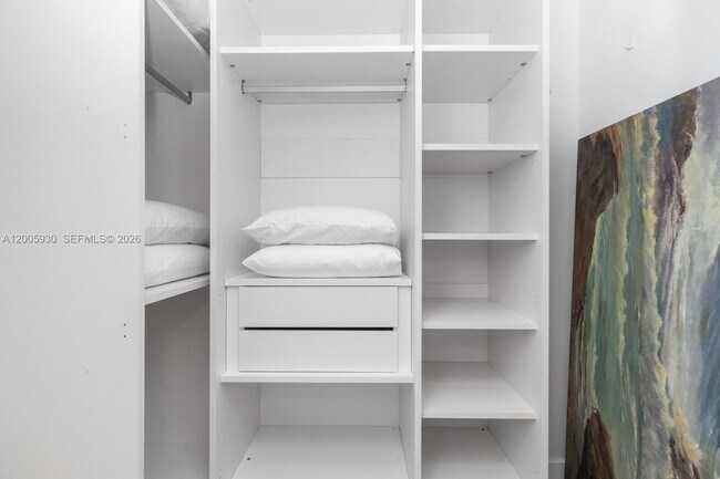 Building Photo - 460 NE 28th St