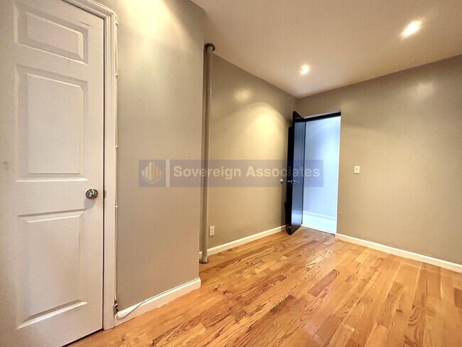Building Photo - 312 W 114th St