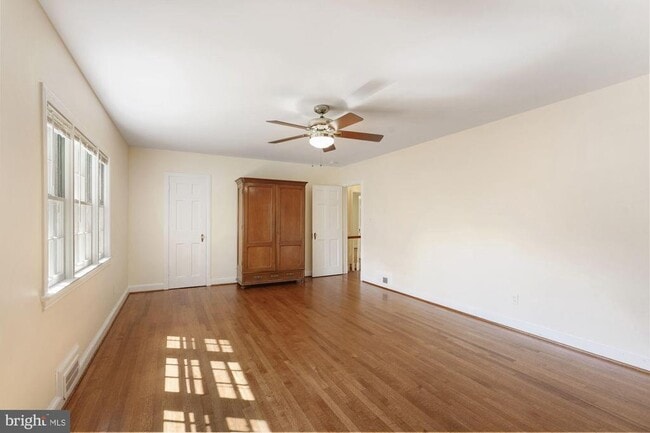 Building Photo - 1239 S Oakcrest Rd