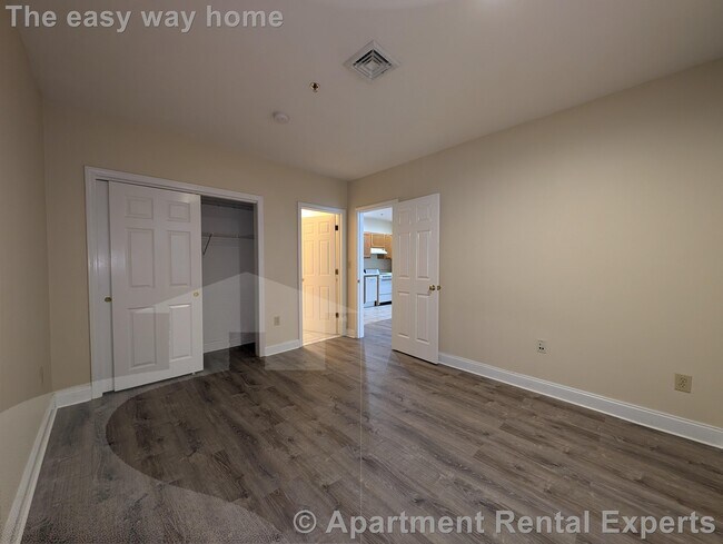 Building Photo - 15 Pearl St