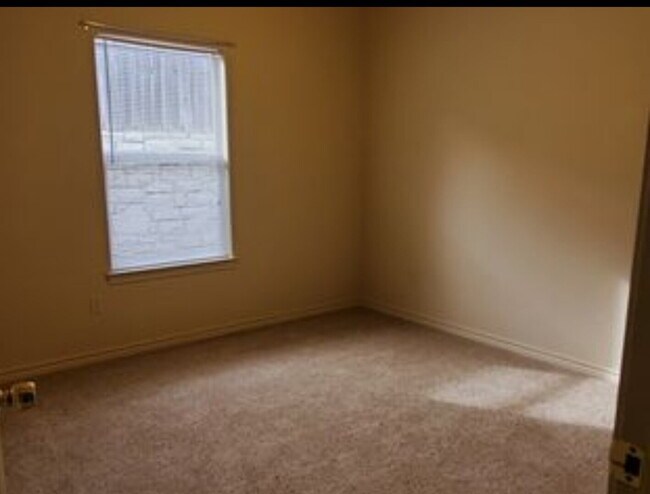 Building Photo - "Spacious 3-Bedroom Duplex Retreat in Gran...