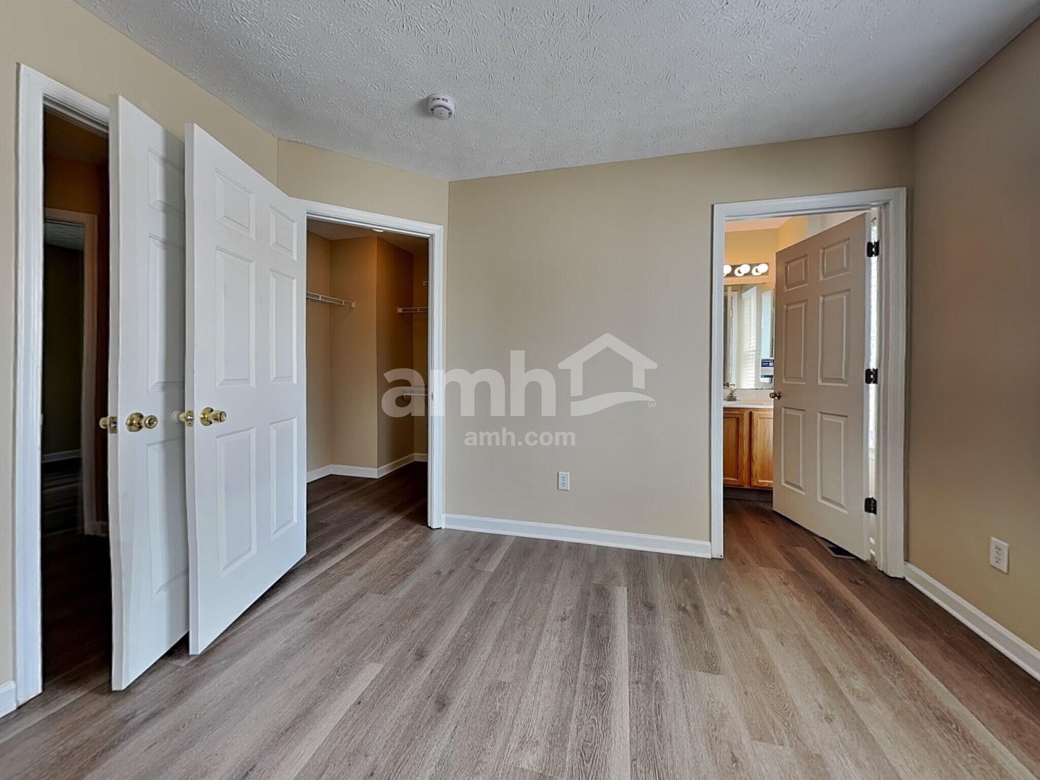 Building Photo - 530 Delaware Crossing