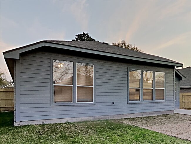 Building Photo - 30114 Saw Oaks Dr