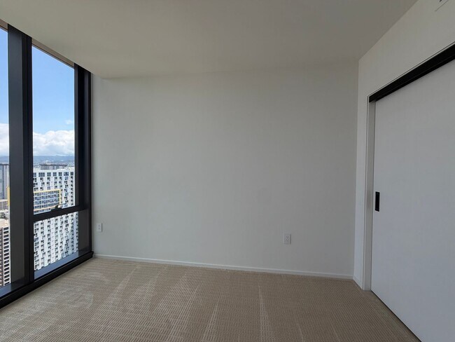 Building Photo - $4200, 1BR/1BA/1PKG Secured, The Park @Ward Village, Luxury Living