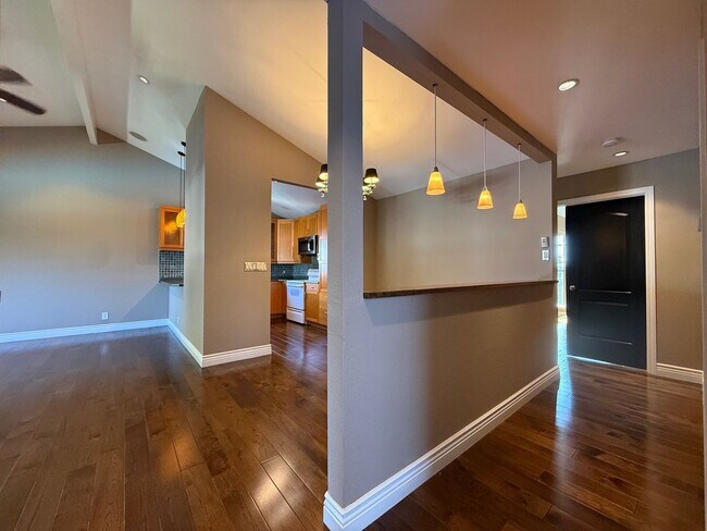 Building Photo - 2343 Fairway Dr