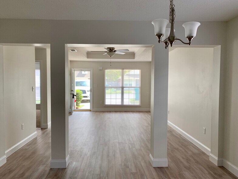 living room - 4553 Barrington Ln