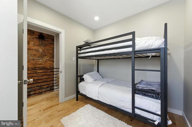 Building Photo - 1937 Dickinson St