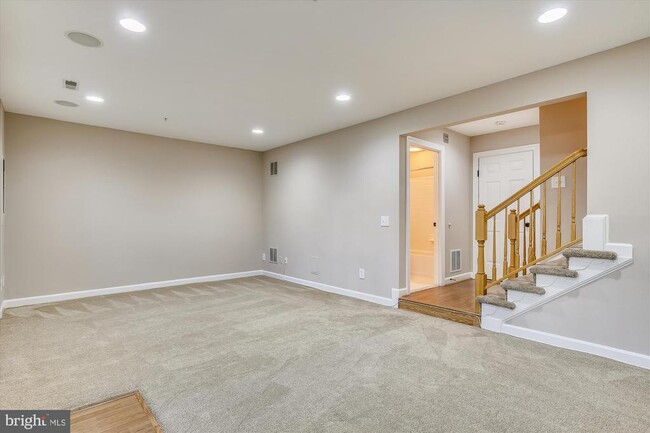 Building Photo - 707 Hawkins Way