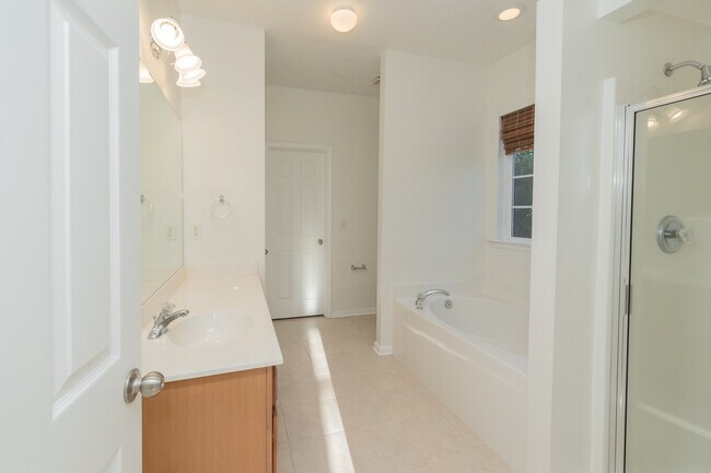 Building Photo - 8967 N Red Maple Cir